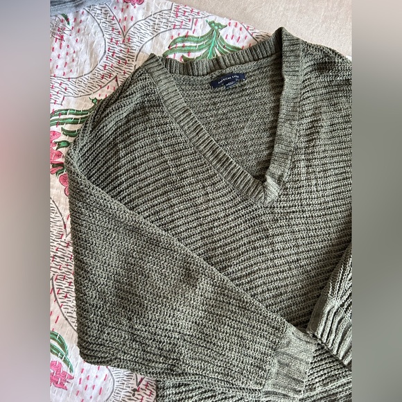 American Eagle V Neck Sweater - Picture 3 of 4